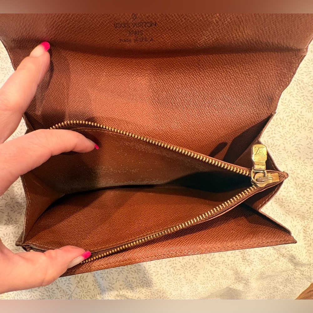 Authentic Vintage Louis Vuitton Wallet - Picture 5 of 16